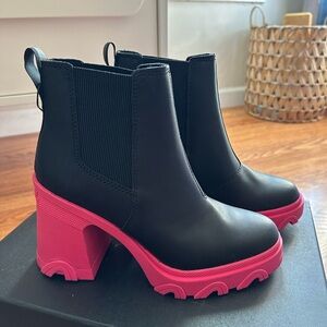 NWT Sorel booties